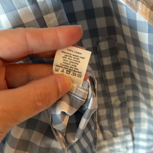 Excellent condition J Crew button down - Picture 6 of 6